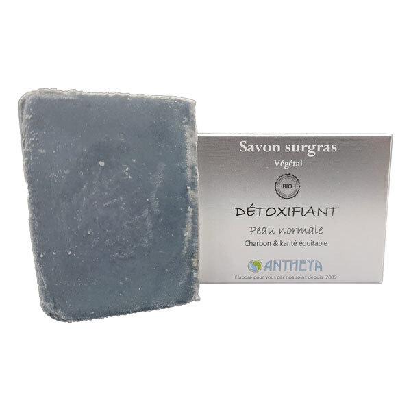 Savon végétal au charbon détoxifiant et démaquillant 100g