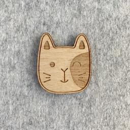 Broche en bois - Chat aux moustaches