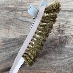 Brosse pour grille de barbecue avec racloir