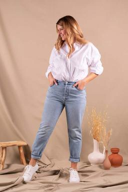 Jean Femme Mom bleu clair en coton bio Nagev - Olivia