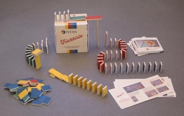 PESTAS - Boite de 100 Dominos avec un set de 24 Astuces