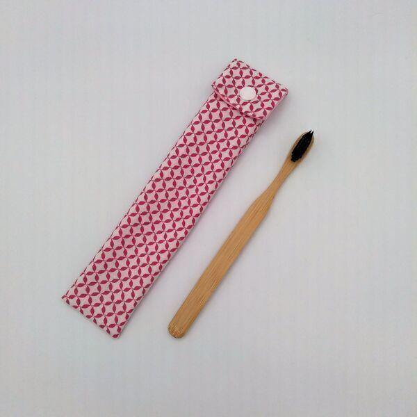 pochette brosse à dents coloris graphique rose