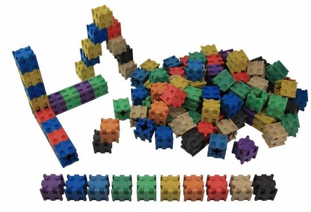 Lot de 100 cubes encastrables colorés