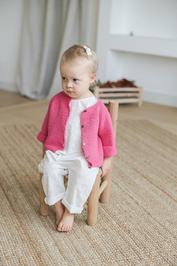 Le cardigan fushia à tricoter soi-même en kit naissance/3mois