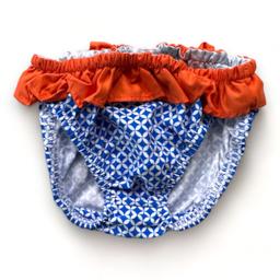 GILI'S SWIMWEAR, Culotte de bain bleue et blanche avec volant or