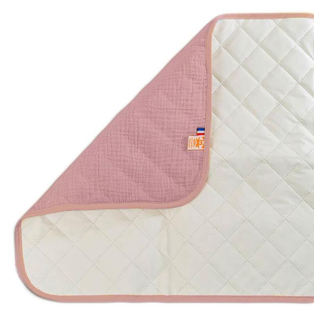 Tapis à Langer Nomade Lubiana en Coton Bio Rose