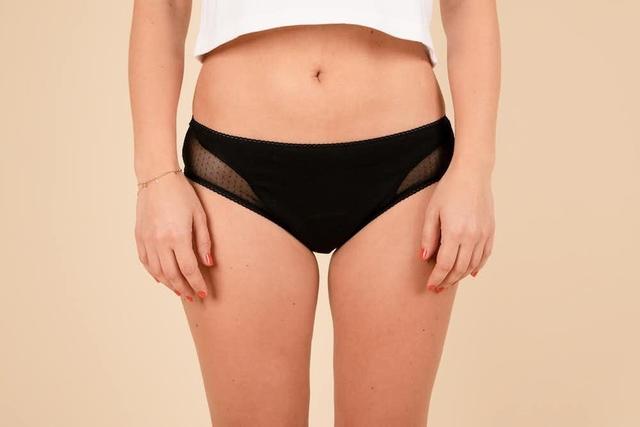 Culotte plumetis noire - flux normal